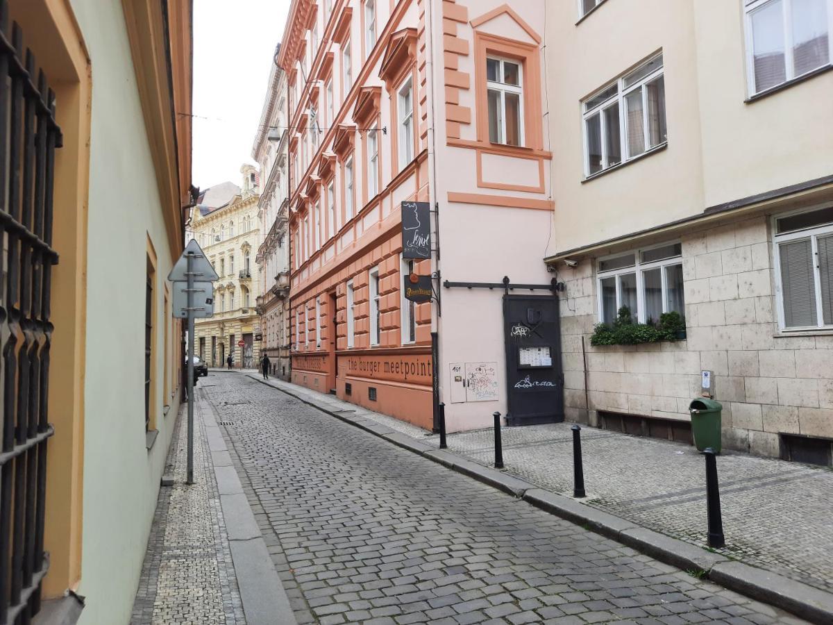 Downtown Prague Minimalistic Room In Flatshare Экстерьер фото