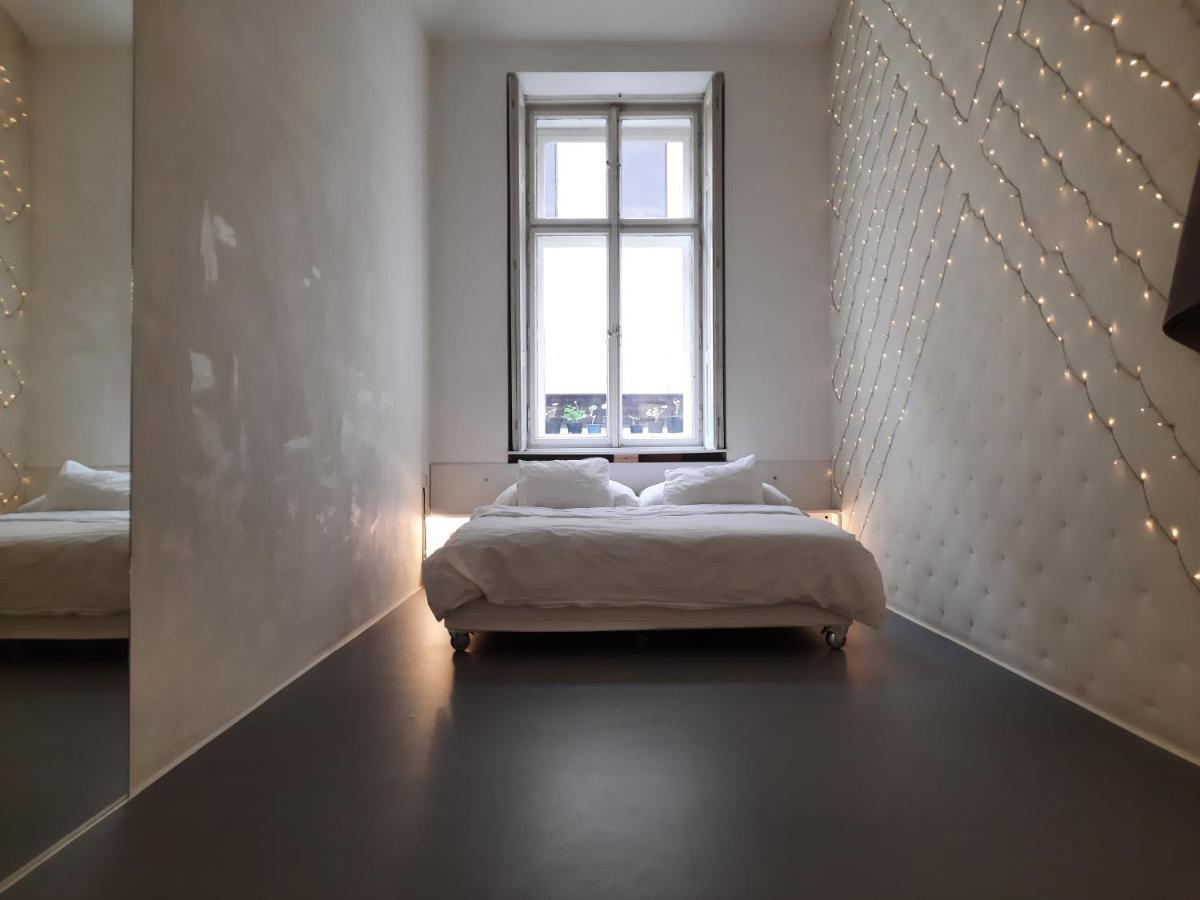 Downtown Prague Minimalistic Room In Flatshare Экстерьер фото
