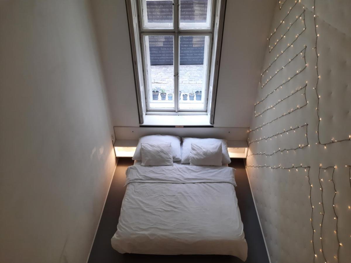 Downtown Prague Minimalistic Room In Flatshare Экстерьер фото
