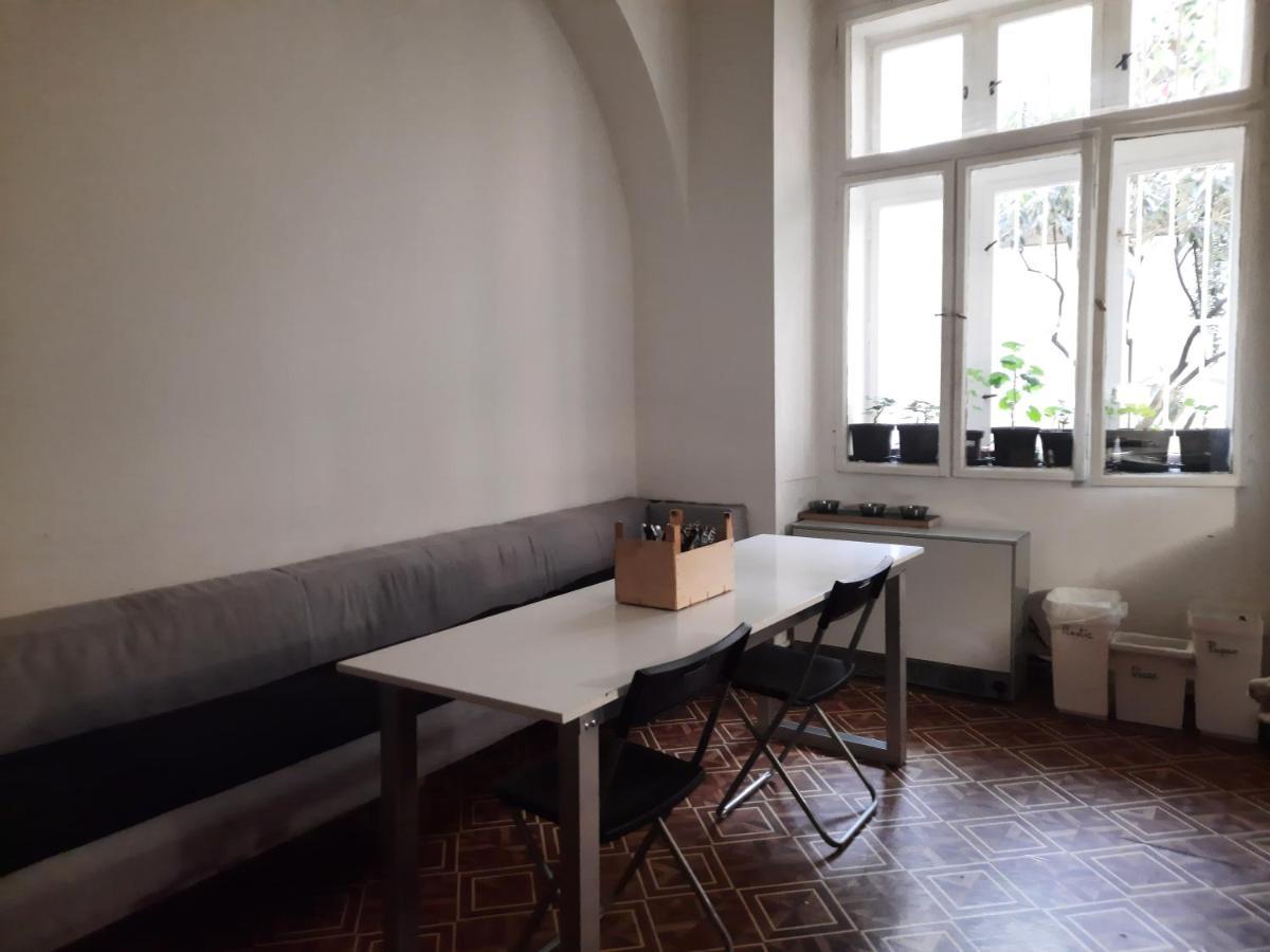Downtown Prague Minimalistic Room In Flatshare Экстерьер фото