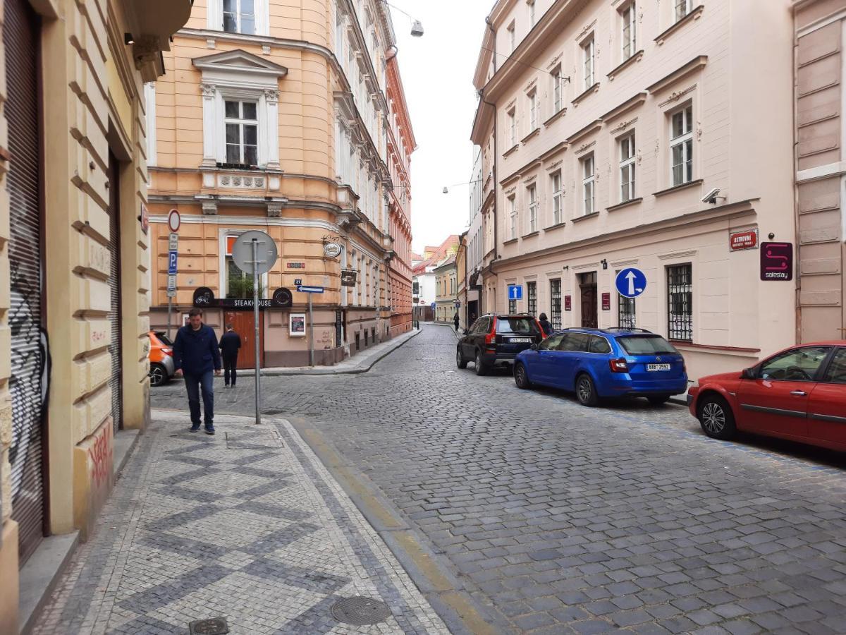Downtown Prague Minimalistic Room In Flatshare Экстерьер фото