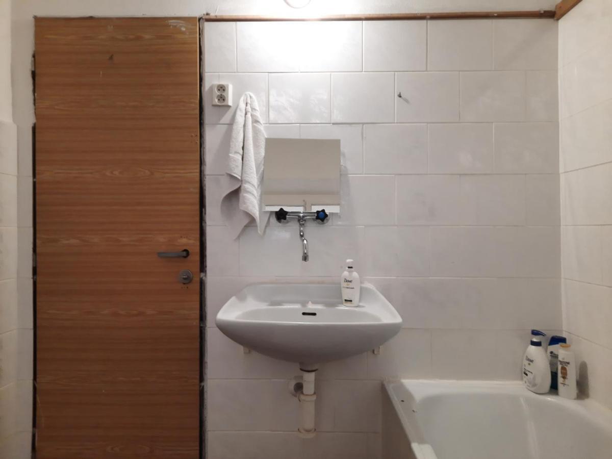 Downtown Prague Minimalistic Room In Flatshare Экстерьер фото